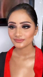 checkout this latest modern bridal look with product knowledge! #bride #modern #makeup #makeupartist #makeuplooks #beauty #bridalfashion #weddings | Meenakshi Dutt