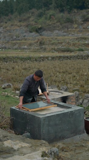 the ancient Chinese process of making Chinese traditional paper 📜 rural life in china countryside life and cooking Chinese craftsman daily life vlog “千年寿纸”——宣纸# 乡村守护人 #新农人计划 #china #craft #foryoupage #trending #asmr #fy #fyp #fypシ #fypシ゚viral #foryou #meme #anime #diy #viral #viralvideo #trend #humor #explore #foryourpage @LiXiaoAi @Caricature Party