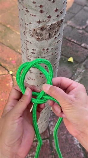 Another simple and easy to use method for tying logging rope knots
