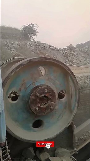 Jaw Crusher Wheel in Motion | Unleashing Crushing Power!