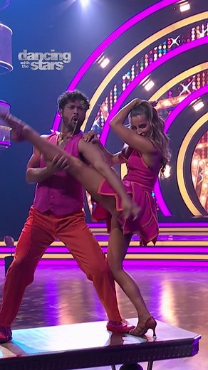 Kyle and Lily Ignite the Dance Floor on Dancing AU