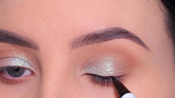 Soft and easy eyelook for everyday wear