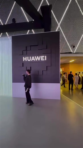 Huawei Mechanical Screen Innovations in LED Displays