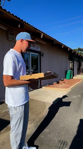 Pizza Review #49, Franco's Pizza, Lodi CA | Damien Wilson