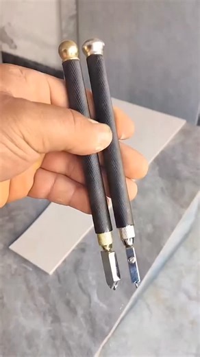 𝐚𝐬𝐡𝐢𝐬𝐡 𝐠𝐮𝐩𝐭𝐚 on Instagram: "Hand tile cutter"