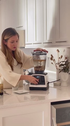 Amazon.com: Yupik Organic Medjool Dates with Pits, 2.2 lb (35.2 oz), Non-GMO, Gluten-Free, Vegan, Kosher, Dried Fruits, Naturally Sweet, Sulphite-Free, Source of Fiber, Healthy Snacks, Ideal for Baking & Topping : Grocery & Gourmet Food