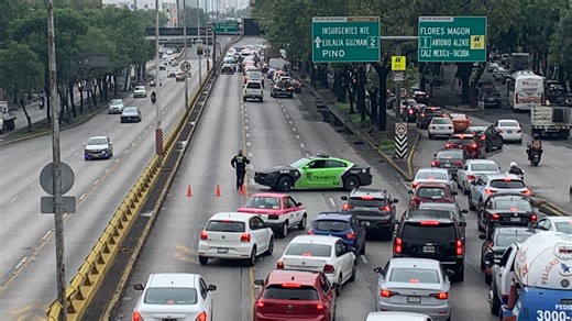 #ReporteVial | Trabajadores de limpia que prestan servicios al IPN amenazan con extender bloqueos a otros puntos de la CDMX. Ya hay caos vial en Circuito Interior, alcaldía Miguel Hidalgo, y Avenida de las Granjas, en la alcaldía Azcapotzalco. #LasNoticiasDeFOROtv | Sigue la señal en vivo por http://nmas.com.mx/foro-tv | NMás