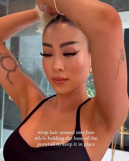 31 ways to tie back short hair, from the micro bun to the mini braid: https://trib.al/HkwdOlb 👏 📹 ellenvlora via IG | GLAMOUR UK