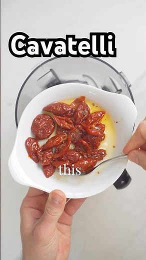 Homemade cavatelli with sun dried tomatoes and capers pesto, recipe in description ⬇️