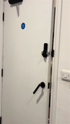 ✨ Experience the ultimate clean with GBT! 💎 Guided Biofilm Therapy gives you a brighter, healthier smile gently and comfortably. 💨 Feel the difference and book your GBT session today! 😁 | The Dental Architect