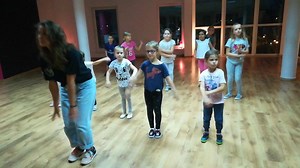 Zapraszamy na Show Dance 😍 Zajęcia dla dzieci w wieku 6-9 lat. Kiedy? 👉 Dzis 17:30 Gdzie? 👉 Project Dance Studio, Rzeźnicka 9 ( 2 piętro) Super dzieciaki, mega moc, jest show 😀 Dołącz już dziś! | Project Dance Studio
