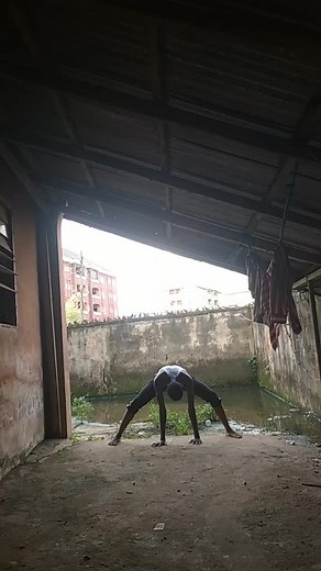 Skinnyflexi Acrobatics: Jaw-dropping Talents for Viral Fame