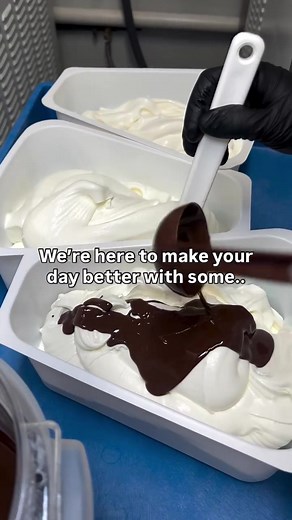 STOP SCROLLING! Pause here for a moment and watch some satisfying gelato content! Here is us making some of our stracciatella gelato! Watch as warm chocolate is poured into our smooth fior di latte gelato, creating crisp chocolate ribbons that melt in every bite. This gelato is an Italian favorite! A true classic— a perfect mix of creamy gelato with just the right amount of chocolate crunch. Here at Vero Gelato, we use only the finest ingredients and use the most artisanal methods to create our