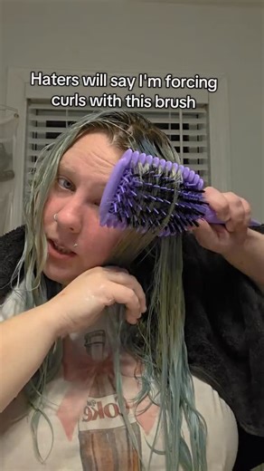 Shannon Boyce- {UGC ~AMAZON INFLUENCER} on Instagram: "Get over it, I have curly hair. I know my hair is damaged and my curls could be way better without all the bleach damage but that doesn't change the fact that it's curly. Also this brush helping my curls split into sections helps a TON. Haircare #conaircurlbrush #conaircurldefinepro #conairhaircare"