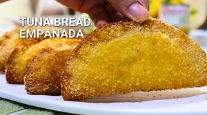 In this video, we're bringing you a mouthwatering Tuna Bread Empanada recipe that will become a new favorite in your kitchen. Imagine golden-brown bread formed like an empanada and stuffed with a savory filling of tender tuna, onions, bell peppers, and a blend of flavorful spices. This recipe strikes the perfect balance of simplicity and flavor, making it ideal for busy weeknight dinners or casual gatherings with friends and family. Our step-by-step instructions will guide you through the proces