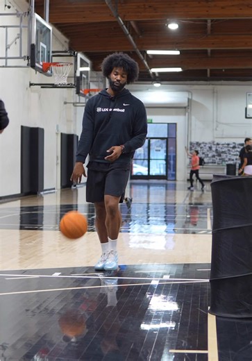 Coach Donovan working on going between, behind, and stepping over getting to a midrange jump shot! #basketball #coaching #fyp #motivation #gym