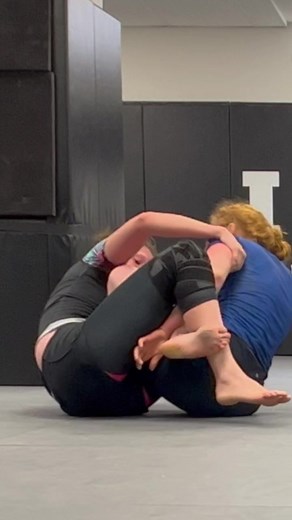 2K views | Heel Hook Defense (Leg Triangle & Stand Up) Simple and effect BJJ heel hook defenses: triangle legs or put foot to mat #brazilianjiujitsu #realizebjjlife #jiujitsuvideos #queenofthenorthmma | Realize BJJ Life | Facebook