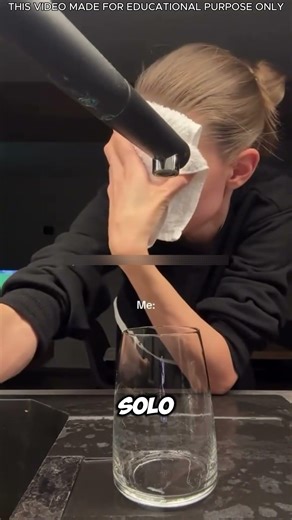 😳 Ha versato l’acqua ad occhi chiusi… e poi è successo questo! 😂#shortvideo
