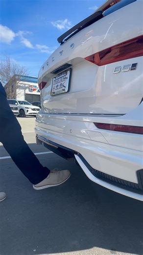 Parkway Automotive Group on Instagram: "Hands-free features on the Volvo XC60, she even has jokes today #funny #cars #features #handsfree #parkwayofwilmington"