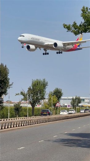 🇰🇷 Asiana Airlines Airbus A350-900 ✈️ #airbus #avgeek #landing