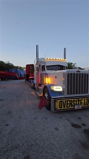 Truckwise 3024 Peterbilt 389 Hauling Case Harvester