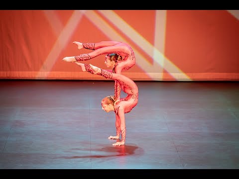 Duo Contortion Act Jemma & Meaghan