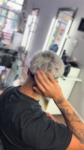 Mastering the Mid Fade Haircut: Tips from a Pro Barber