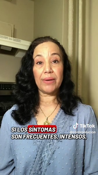 🚨 ¿Sabías que tu cuerpo puede darte señales cuando la presión arterial está baja? La presión baja puede causar síntomas como mareos, debilidad, visión borrosa, cansancio, náuseas, piel fría o sudorosa y, en algunos casos, desmayos. Mantenerse bien hidratado, llevar una alimentación equilibrada y levantarse lentamente después de estar sentado o acostado puede ayudar en algunas personas. Si los síntomas son intensos, se repiten con frecuencia o se acompañan de dolor en el pecho, dificultad para r