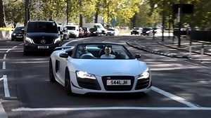 Audi R8 Worth $200.000 Cruises Through London