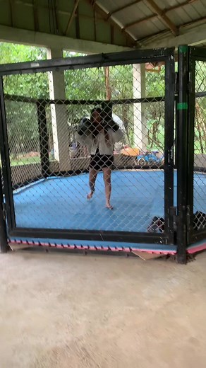 this what happen when you play boxing with your girlfriend #teamxyley