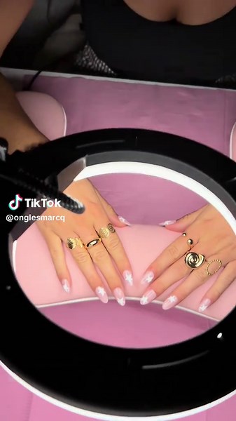 💅 Nouveau look ongles 💖 Tu préfères ce style ou un autre ? #ongles #nailart #nailsoftiktok #naildesign #onglesgel #nailinspo #onglesdujour #nailtutorial #onglesparfaits #nailaddict #frenchnails #nailstyle #tiktokbeauty #onglesfaitmaison #nailtrends