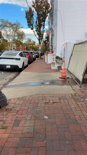My student Sophie has returned for her photography lessons! We did a pumpkin walk about. They take the fall season seriously around here in Old Town, Alexandria! #laurahatcherphotography #photographymentor #photographyteacher | Laura Hatcher Photography