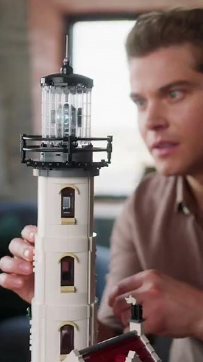 LEGO Motorised Lighthouse's second light is its best feaure