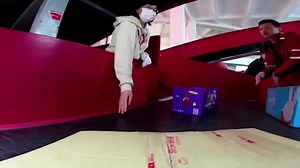 Online shopping boom sees JD.com beat estimates