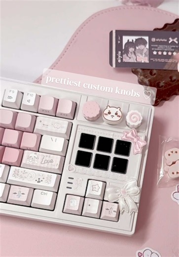 ♡ I’m actually screaming 😭🎀🤍 this is the cutest little upgrade for my setup 🥹✨ the Chiikawa knob is literally my favorite 😼🤍 @tuzi 🐰 you did so good with this !! #pcsetup #gamingsetup #desksetup #kawaii #gamergirl