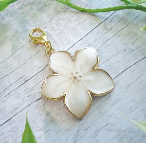Creamy White and Gold Flower Bag Charm, 1 Inch Flower, Gold Clasp - Etsy