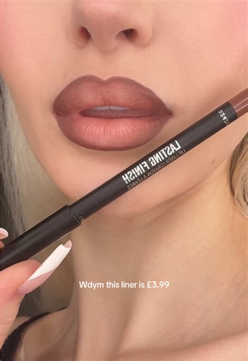 Like HUH??? This perfection? This creamy, cool toned, blendable, GORGEOUS lipliner is £3.99 ……? Make it make sense @rimmellondon lip liner in ‘cappuccino’ 🤎😍 #lipcombo #lipliner #makeup #makeupinspo #affordablemakeup