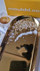 How pretty is the shell and pearl tray? @glitter_hut2 having a fab range of pearls and shells, it's hard to choose Using @mouldd_resin epoxy resin and white opaque pigment paste This wave beach inspired creation is a talking point #resineart #resinwaves #beachtheme #lilyminilli #pearlart #motherofpearl | Lily Minilli