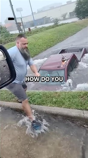 Floodwaters Trap Family in Car