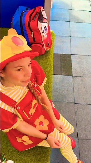 Clown shoes #singinggames #childrensvideos #dulcylín