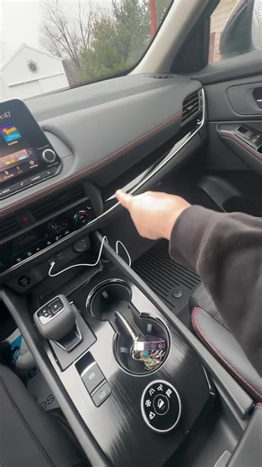 Exploring the Nissan Rogue: A Comprehensive Car Tour