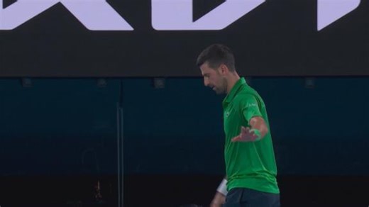 ¡Cuidado, Nole! Djokovic casi le pega un pelotazo a una ball girl
