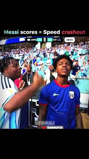 Fans at the back mocking Speed 😭
