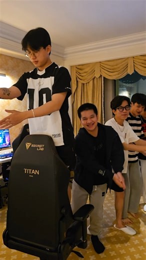 Aura farming at #Worlds2025 😎 Secretlab Secret Whales | Team Secret