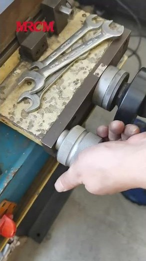 Universal tool grinder, show you how to grind the hob cutter.#mrcm #mrcmtoolgrinder #mrcmmachine