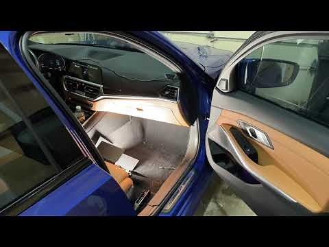Replacement of the cabin air filter of the BMW 3 Series.
