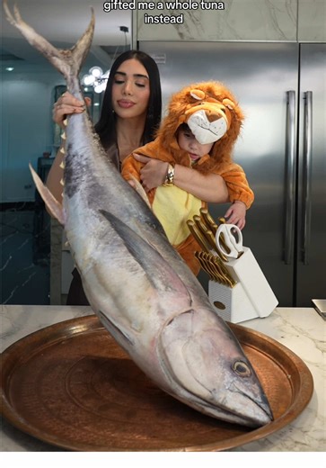 Hamzeh prueba onigiri y sushi por primera vez