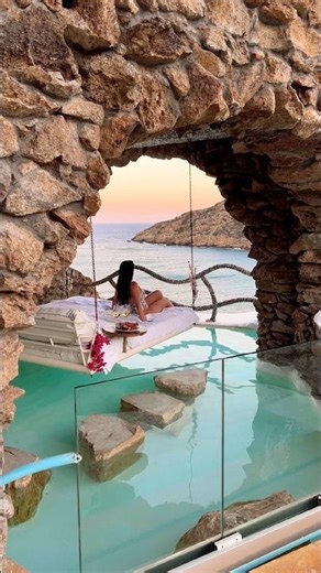 Have you added this breathtaking hotel suite to your bucket list yet?✨