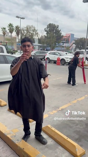 Otro cliente satisfecho! #funny #tijuana #barbershop #barberia #gracioso Lady barber: @Laisa franco Barber :@cesar