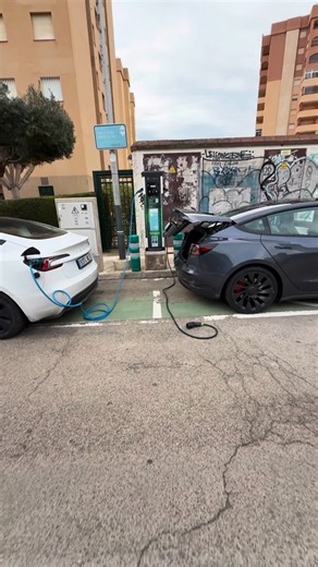 Yura Vika Tesla⚡️ on Instagram: "Tesla key hack"